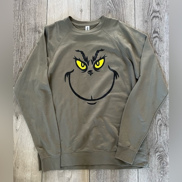 Tops - Grinch sweatshirt